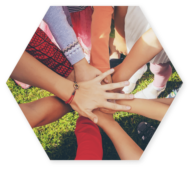 世界中の人々の手