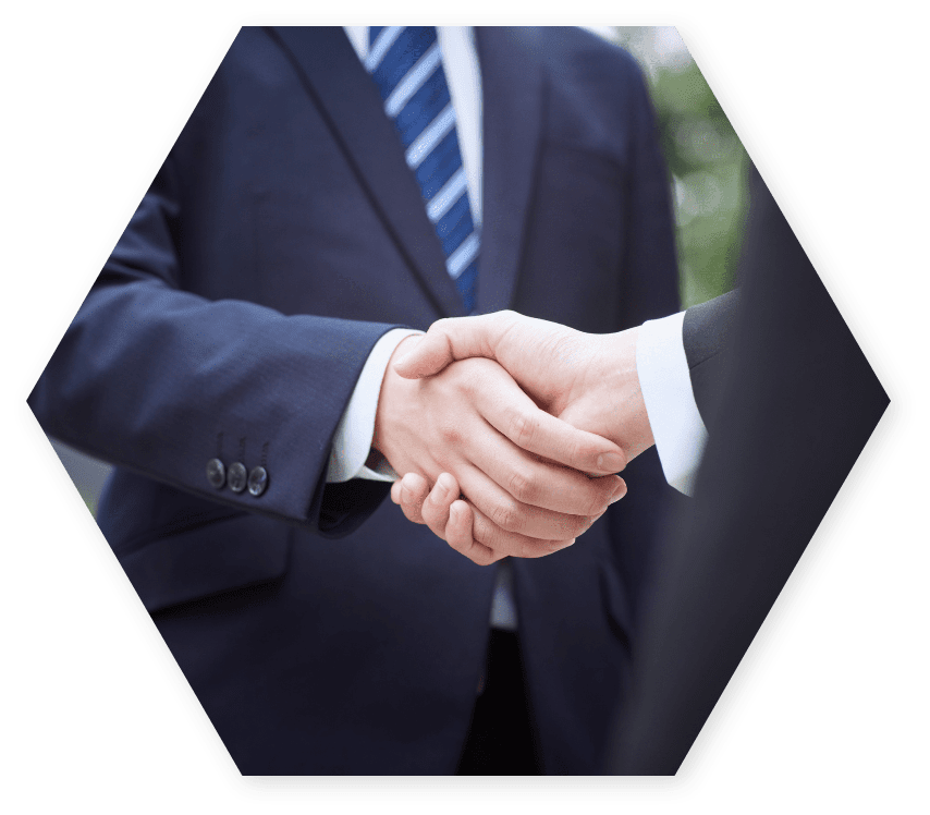 握手している男性